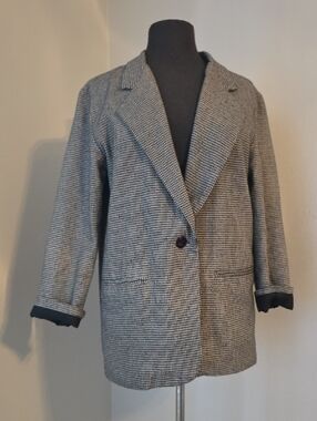 Simply Irresistible Black and White Houndstooth Blazer